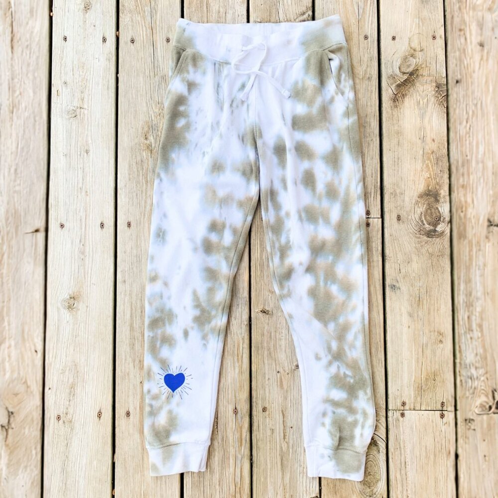 Olive & White Fleece Sweatpant w/ radiant heart